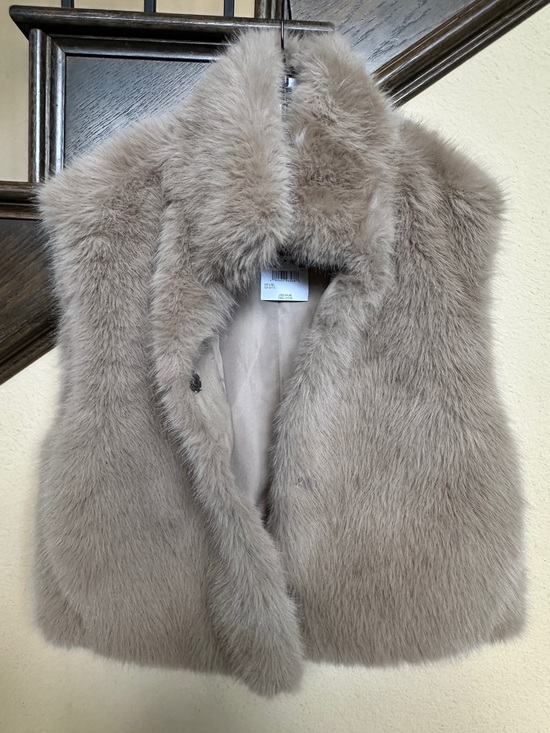 American Eagle Outfitters Jackets & Blazers - NWT American Eagle Women’s Faux Fur Vest Coat Jacket Medium M Gray Tan Taupe NEW